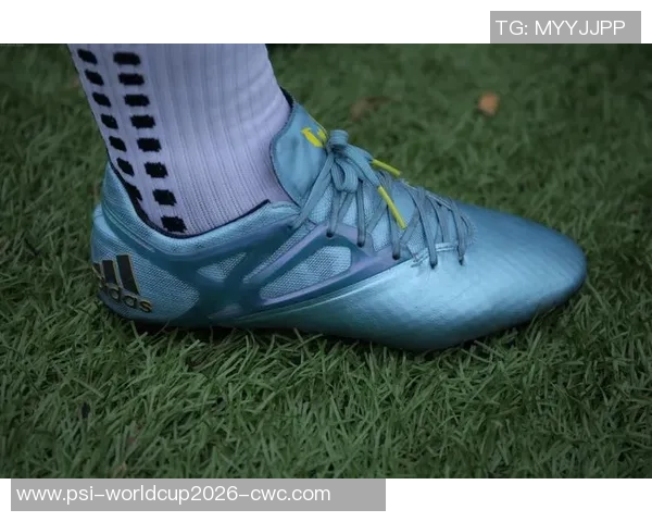 梅西161足球鞋全面评测与实战表现分析，助你在球场上展现卓越技巧与风采